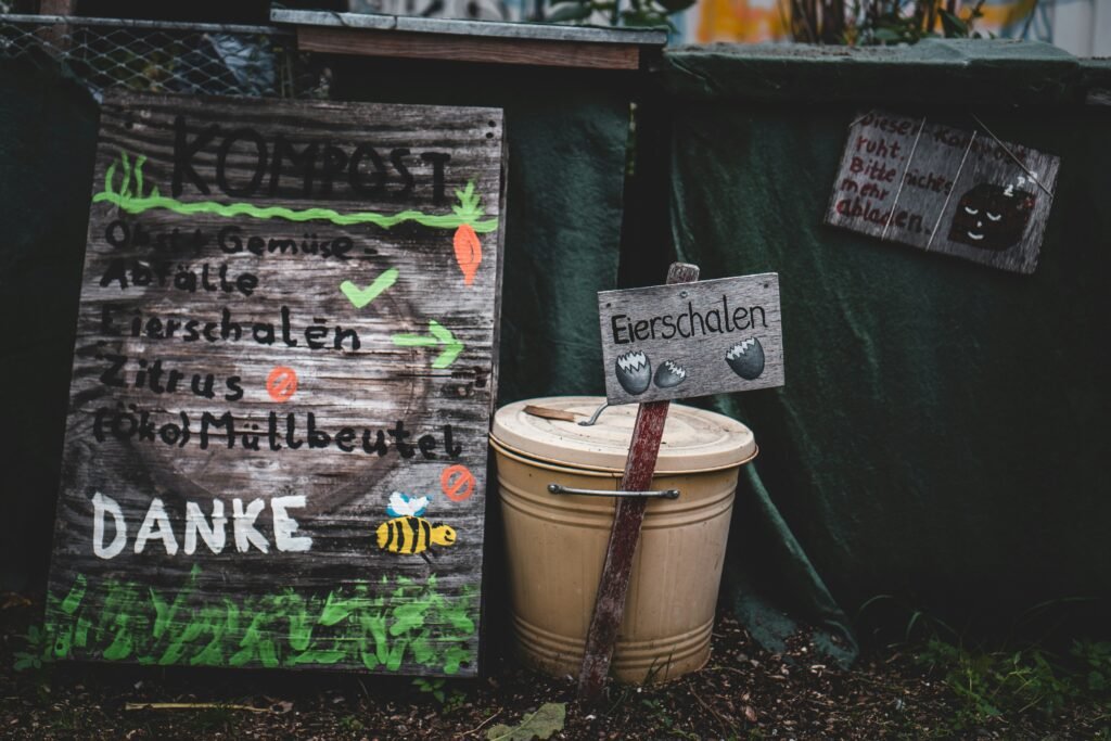 small space composting bin